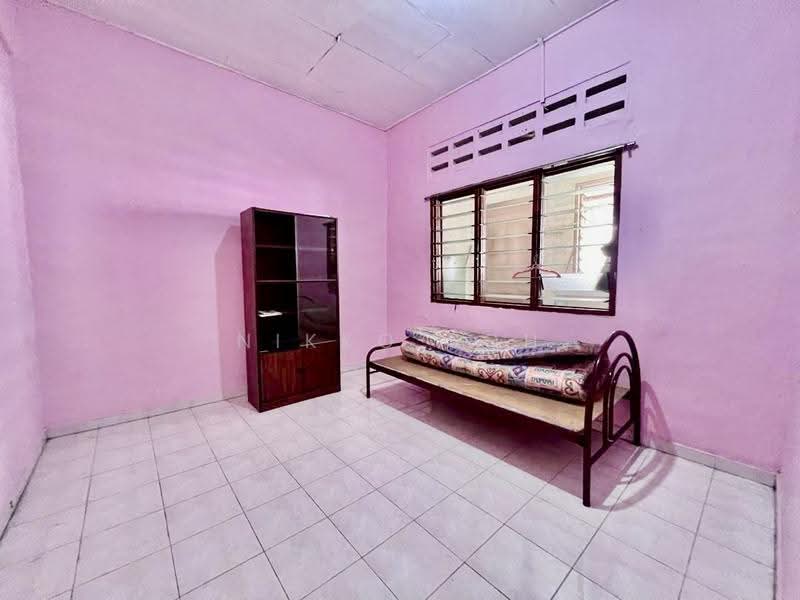Rumah Teres 1-Tingkat untuk Dijual di Taman Ungku Tun Aminah (Skudai) - Nikko Soh - Bedroom - PropertyGuru.com.my