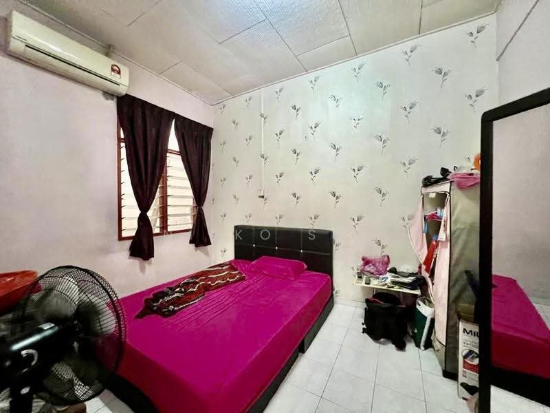 Rumah Teres 1-Tingkat untuk Dijual di Taman Ungku Tun Aminah (Skudai) - Nikko Soh - Bedroom - PropertyGuru.com.my