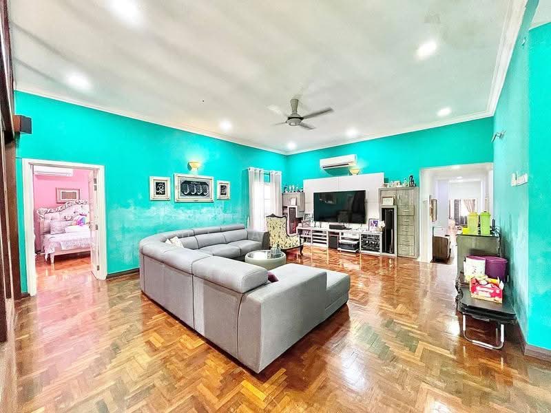 Rumah Banglo untuk Dijual di Seksyen 8 (Kota Damansara) - Sue Arifin - Living Room - PropertyGuru.com.my