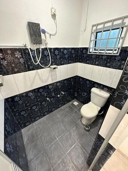 Rumah Teres 2-Tingkat untuk Disewa di Taman Desa Cemerlang (Ulu Tiram) - Nikko Soh - Bathroom - PropertyGuru.com.my