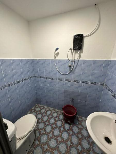 Rumah Teres 2-Tingkat untuk Disewa di Taman Desa Cemerlang (Ulu Tiram) - Nikko Soh - Bathroom - PropertyGuru.com.my