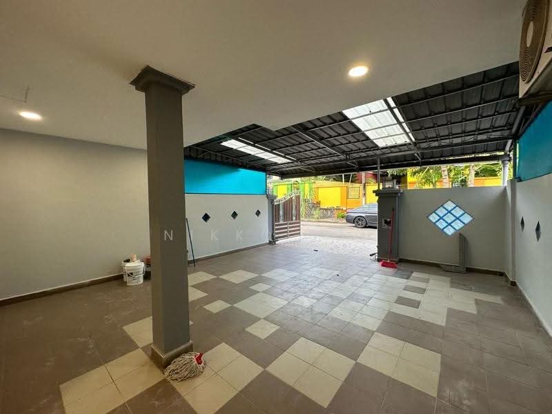 Rumah Teres 2-Tingkat untuk Disewa di Taman Desa Cemerlang (Ulu Tiram) - Nikko Soh - Car Park - PropertyGuru.com.my