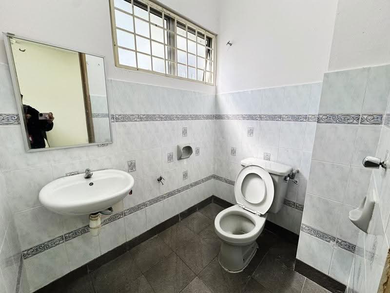 2-storey Terraced House for Sale in Seksyen 7 (Bangi) - Natasha Hashim - Bathroom - PropertyGuru.com.my