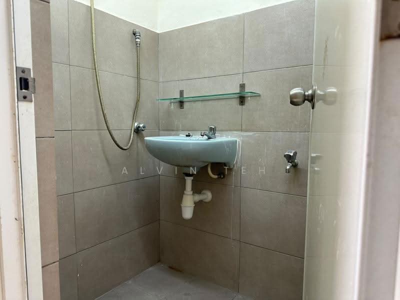 2-storey Terraced House for Sale in Taman Puchong Indah (Puchong) - Alvin Teh - Bathroom - PropertyGuru.com.my
