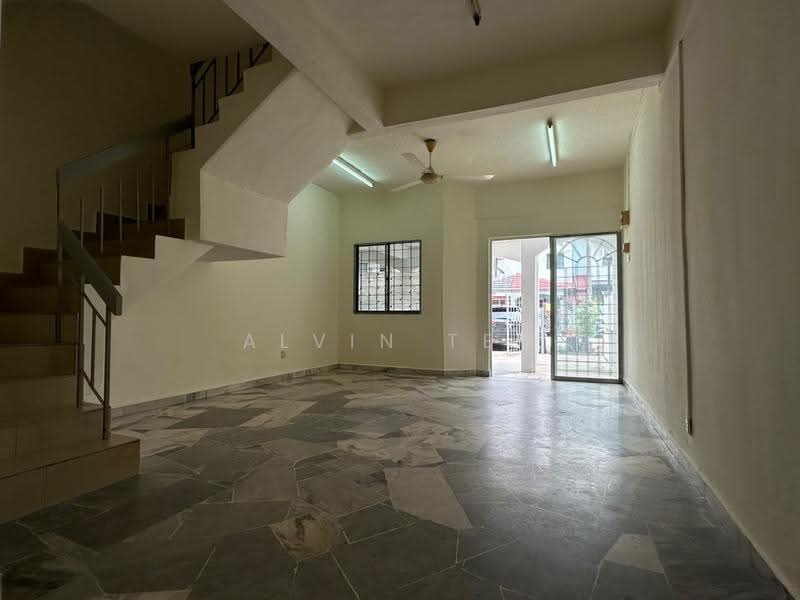 2-storey Terraced House for Sale in Taman Puchong Indah (Puchong) - Alvin Teh - Living Room - PropertyGuru.com.my