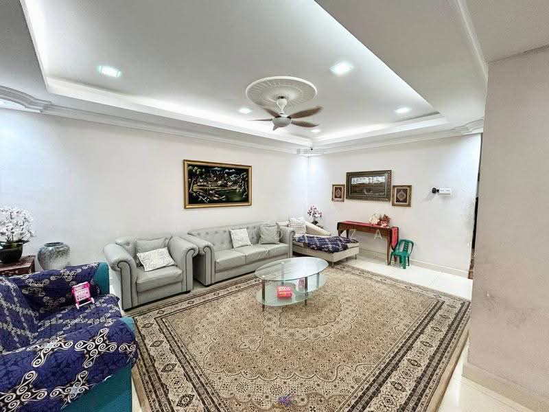 Rumah Berkembar untuk Dijual di Seksyen 9 (Shah Alam) - Mohd Adryzam - Living Room - PropertyGuru.com.my