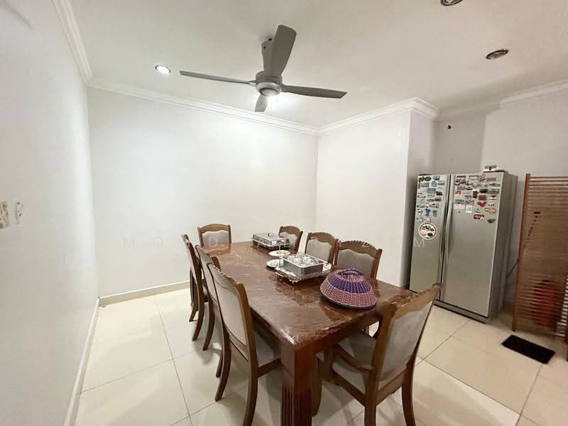 Rumah Berkembar untuk Dijual di Seksyen 9 (Shah Alam) - Mohd Adryzam - Dining Room - PropertyGuru.com.my