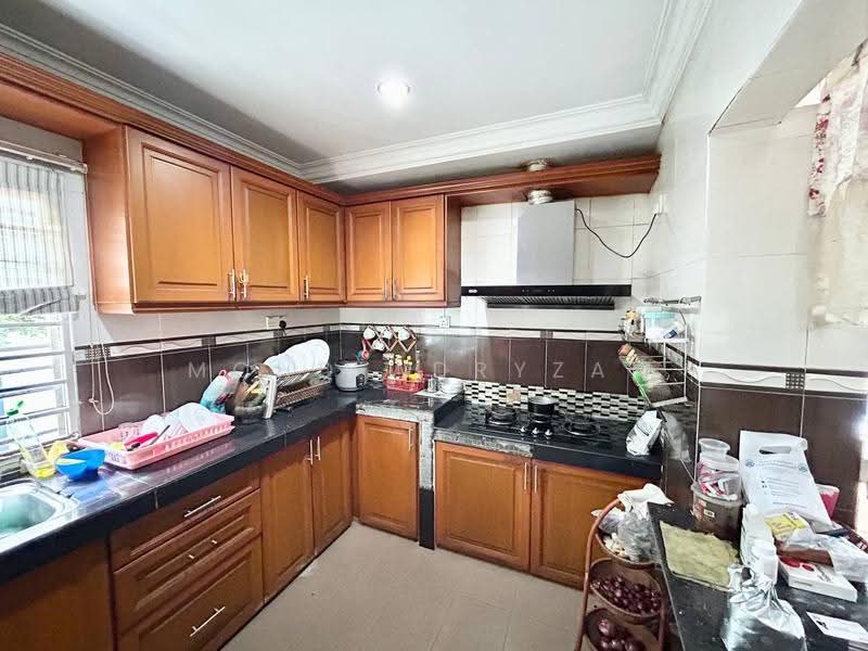 Rumah Berkembar untuk Dijual di Seksyen 9 (Shah Alam) - Mohd Adryzam - Kitchen - PropertyGuru.com.my