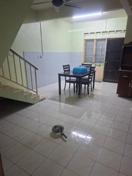 Rumah Teres 2-Tingkat untuk Disewa di Taman Titiwangsa (Kluang) - Grace Fan - Dining Room - PropertyGuru.com.my