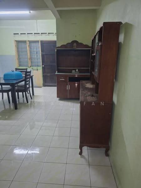 Rumah Teres 2-Tingkat untuk Disewa di Taman Titiwangsa (Kluang) - Grace Fan - Dining Room - PropertyGuru.com.my