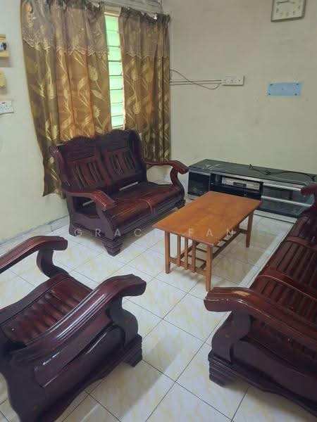 Rumah Teres 2-Tingkat untuk Disewa di Taman Titiwangsa (Kluang) - Grace Fan - Living Room - PropertyGuru.com.my