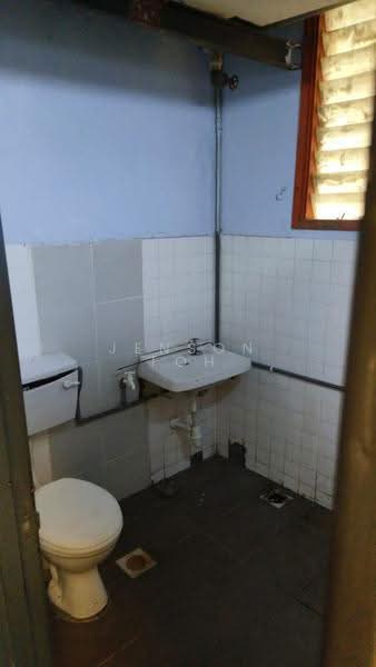 Kedai untuk Disewa di Batu Caves (Selangor) - Jenson Toh - Bathroom - PropertyGuru.com.my