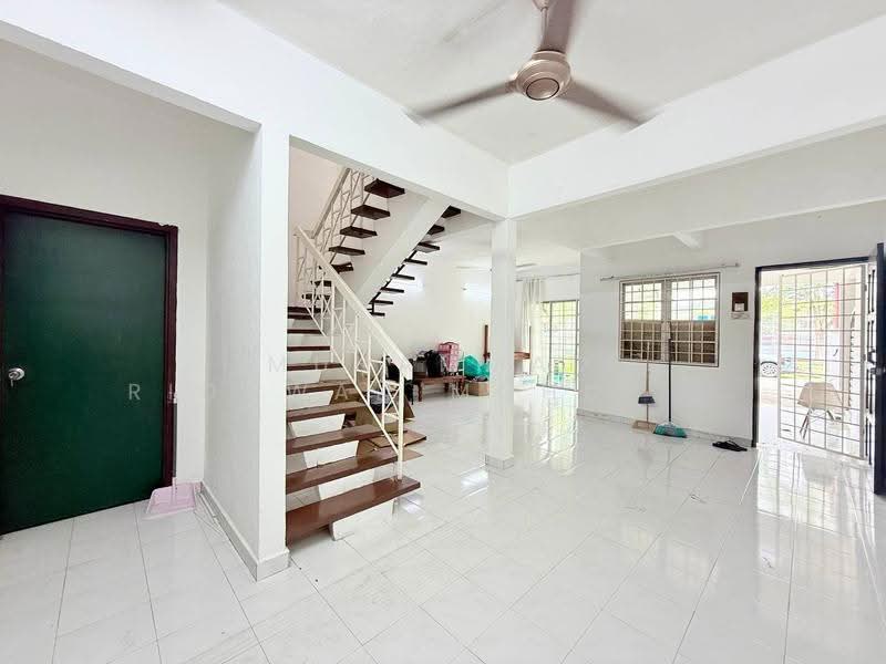 2-storey Terraced House for Sale in Sungai Merab (Dengkil) - Muhammad Ridhwan Mohd Huzairi - Living Room - PropertyGuru.com.my