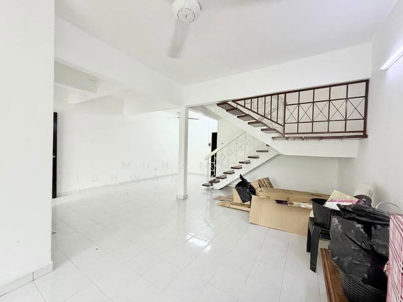2-storey Terraced House for Sale in Sungai Merab (Dengkil) - Muhammad Ridhwan Mohd Huzairi - Living Room - PropertyGuru.com.my