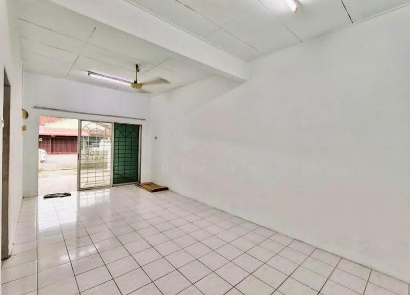 1-storey Terraced House for Sale in Melaka City (Melaka) - CHIN FN - Living Room - PropertyGuru.com.my