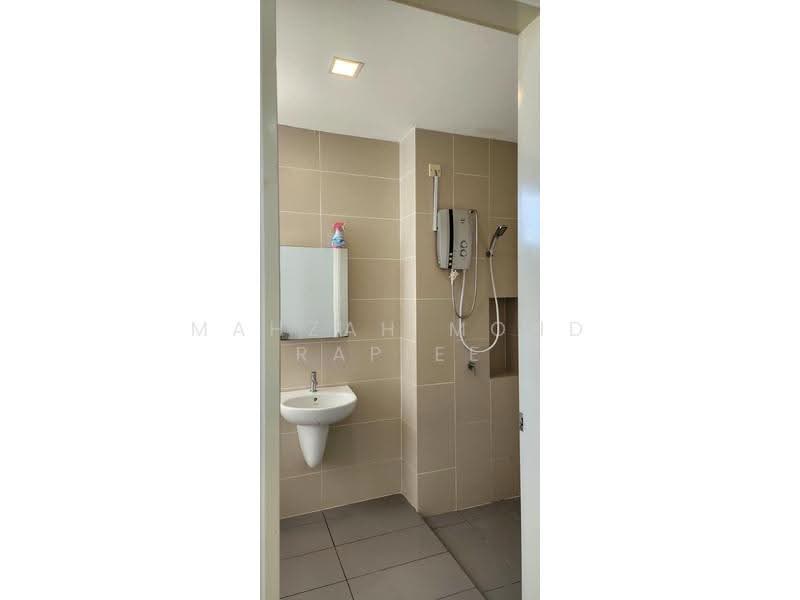 Rumah Bandar untuk Disewa di 16 Sierra (Puchong) - Mahzah Mohd Rapiee - Bathroom - PropertyGuru.com.my