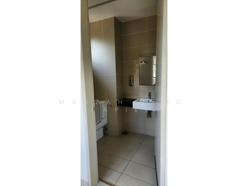 Rumah Bandar untuk Disewa di 16 Sierra (Puchong) - Mahzah Mohd Rapiee - Bathroom - PropertyGuru.com.my