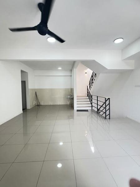 Rumah Bandar untuk Disewa di Taman Akasia (Semenyih) - Penny Loh - Living Room - PropertyGuru.com.my
