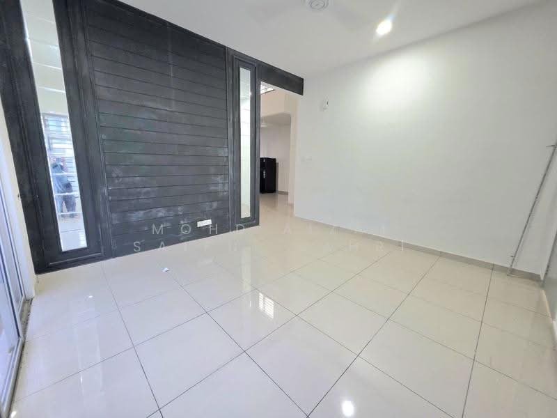 Rumah Berkembar untuk Dijual di Taman Bentara (Kuala Selangor) - Mohd Aizat Saiful Bahri - Entrance - PropertyGuru.com.my