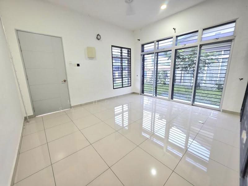 Rumah Berkembar untuk Dijual di Taman Bentara (Kuala Selangor) - Mohd Aizat Saiful Bahri - Living Room - PropertyGuru.com.my