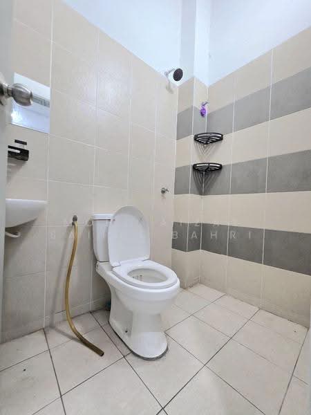 Rumah Berkembar untuk Dijual di Taman Bentara (Kuala Selangor) - Mohd Aizat Saiful Bahri - Bathroom - PropertyGuru.com.my