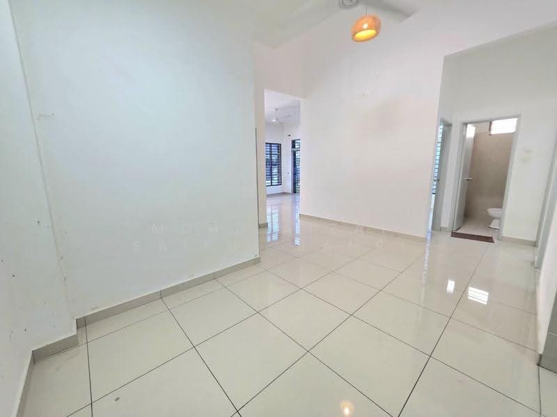 Rumah Berkembar untuk Dijual di Taman Bentara (Kuala Selangor) - Mohd Aizat Saiful Bahri - Living Room - PropertyGuru.com.my