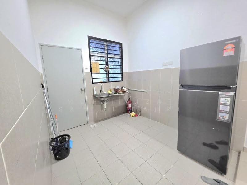 Rumah Berkembar untuk Dijual di Taman Bentara (Kuala Selangor) - Mohd Aizat Saiful Bahri - Kitchen - PropertyGuru.com.my