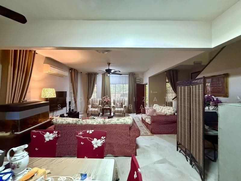 Rumah Teres 2-Tingkat untuk Dijual di Taman Pinggiran Usj (Subang Jaya) - Mohd Aizat Saiful Bahri - Living Room - PropertyGuru.com.my