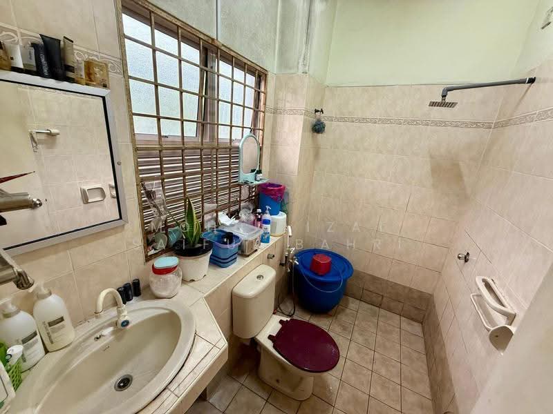 Rumah Teres 2-Tingkat untuk Dijual di Taman Pinggiran Usj (Subang Jaya) - Mohd Aizat Saiful Bahri - Bathroom - PropertyGuru.com.my