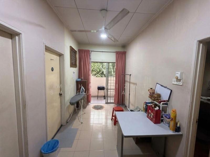 Rumah Teres 2-Tingkat untuk Dijual di Taman Pinggiran Usj (Subang Jaya) - Mohd Aizat Saiful Bahri - Living Room - PropertyGuru.com.my