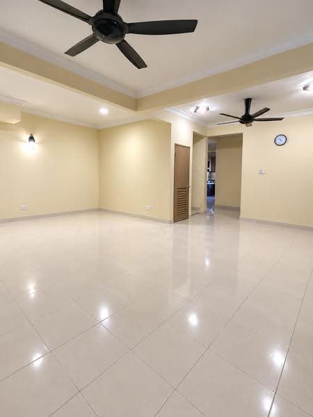 2-storey Terraced House for Sale in Taman Perindustrian Sime Uep (Subang Jaya) - J.E. Wong - Living Room - PropertyGuru.com.my