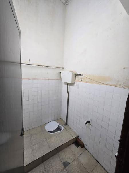 1-storey Terraced House for Rent in Taman Sentosa (Klang) - Lee Keng Aun - Bathroom - PropertyGuru.com.my