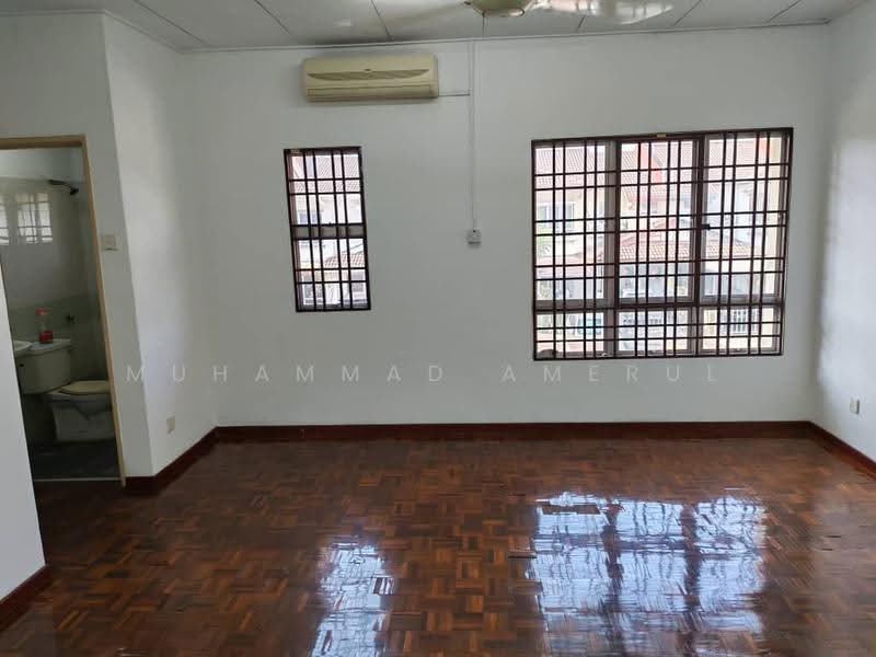 Rumah Teres untuk Disewa di Bandar Botanic (Klang) - Muhammad Amerul - Bathroom - PropertyGuru.com.my