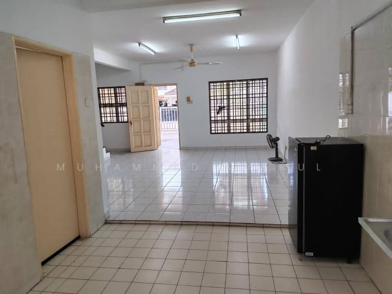 Rumah Teres untuk Disewa di Bandar Botanic (Klang) - Muhammad Amerul - Living Room - PropertyGuru.com.my