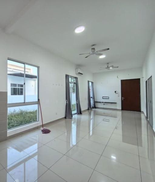 Cluster House for Sale in Johor Bahru (Johor) - Ryan Eo - Living Room - PropertyGuru.com.my