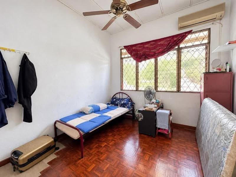 Rumah Teres 1.5-Tingkat untuk Dijual di Taman Perling (Perling) - Azlan Ismail aiproperty - Bedroom - PropertyGuru.com.my