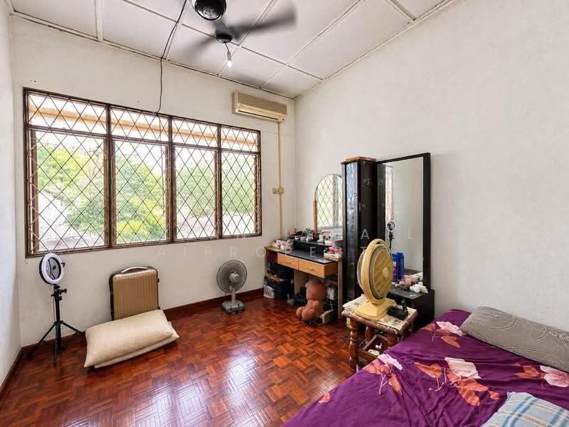 Rumah Teres 1.5-Tingkat untuk Dijual di Taman Perling (Perling) - Azlan Ismail aiproperty - Bedroom - PropertyGuru.com.my