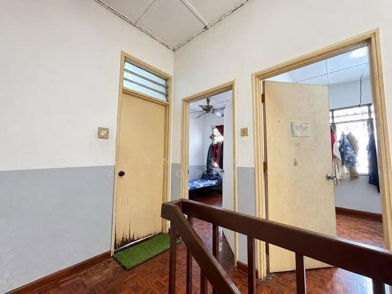 Rumah Teres 1.5-Tingkat untuk Dijual di Taman Perling (Perling) - Azlan Ismail aiproperty - Corridor - PropertyGuru.com.my