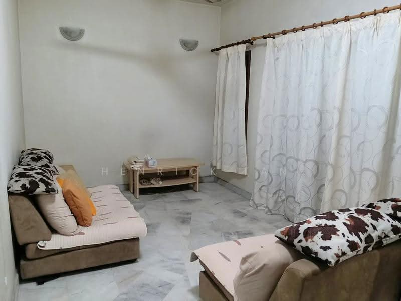 2-storey Terraced House for Sale in Usj 22 (Subang Jaya) - Henrick Tan - Living Room - PropertyGuru.com.my