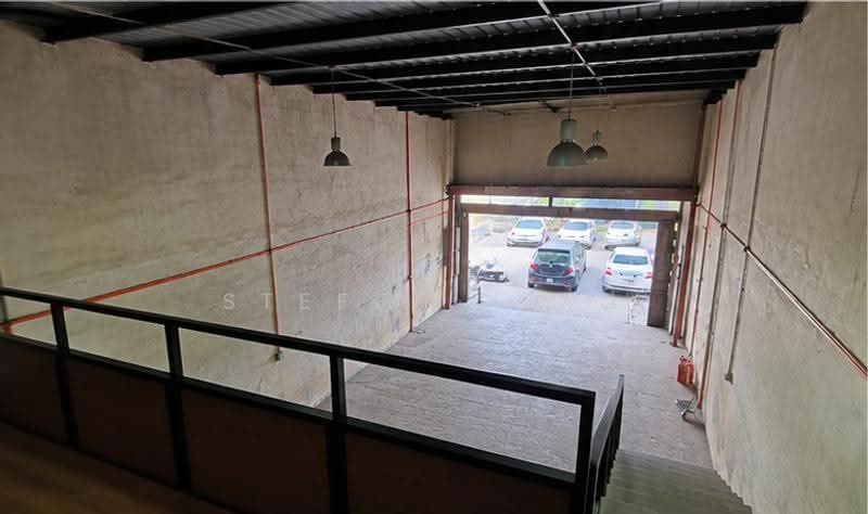 Kilang Teres untuk Disewa di Taman Perindustrian Subang (Subang Jaya) - Steffi Chan - Entrance - PropertyGuru.com.my