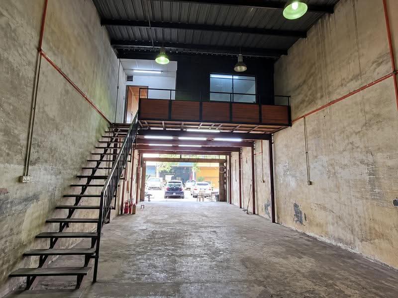 Kilang Teres untuk Disewa di Taman Perindustrian Subang (Subang Jaya) - Steffi Chan - Entrance - PropertyGuru.com.my