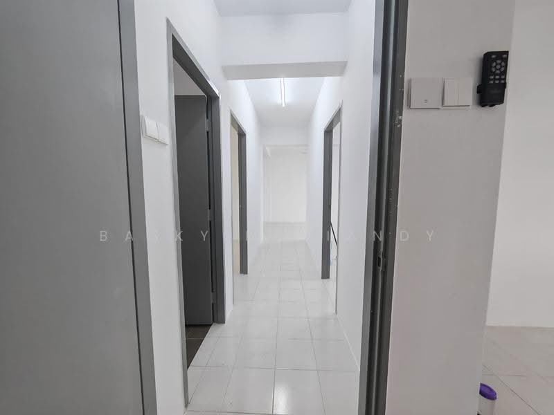 Apartment for Rent at Pangsapuri Pulai Mutiara 3 - Basky Muniandy - Corridor - PropertyGuru.com.my