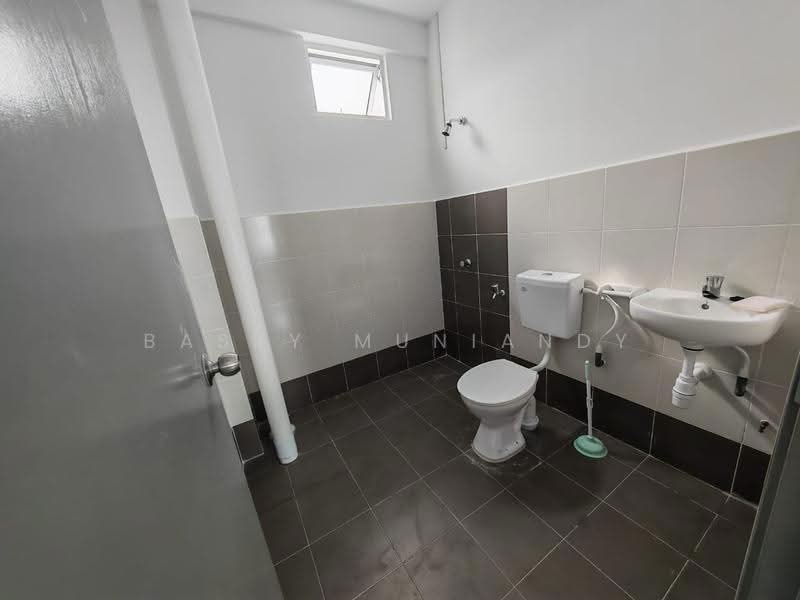 Apartment for Rent at Pangsapuri Pulai Mutiara 3 - Basky Muniandy - Bathroom - PropertyGuru.com.my