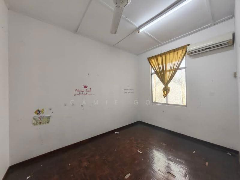 2-storey Terraced House for Sale in Taman Pantai Emas (Klebang) - Camie Goh - Bedroom - PropertyGuru.com.my