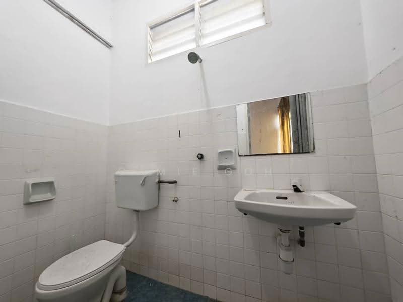 2-storey Terraced House for Sale in Taman Pantai Emas (Klebang) - Camie Goh - Bathroom - PropertyGuru.com.my