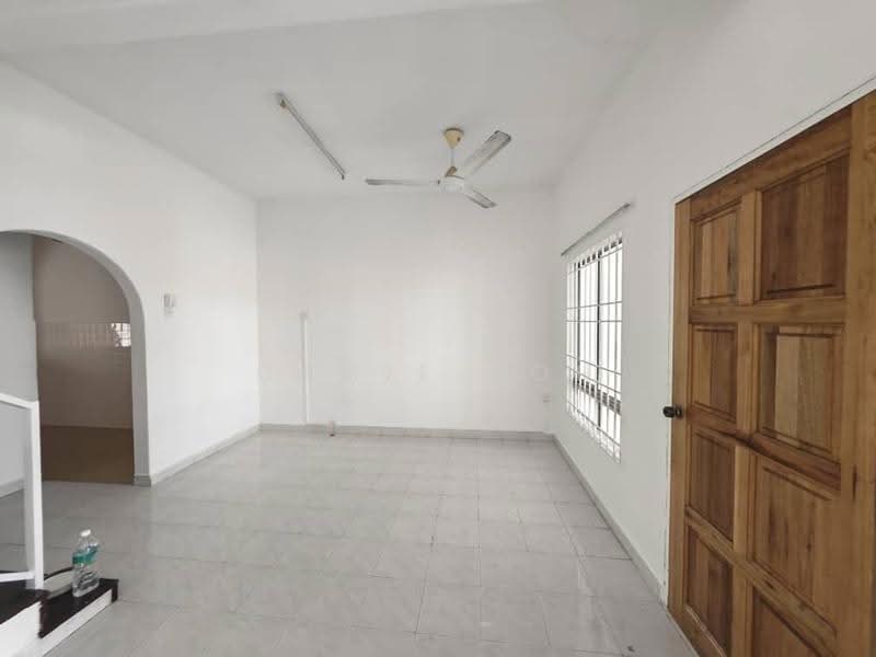 2-storey Terraced House for Sale in Taman Pantai Emas (Klebang) - Camie Goh - Living Room - PropertyGuru.com.my
