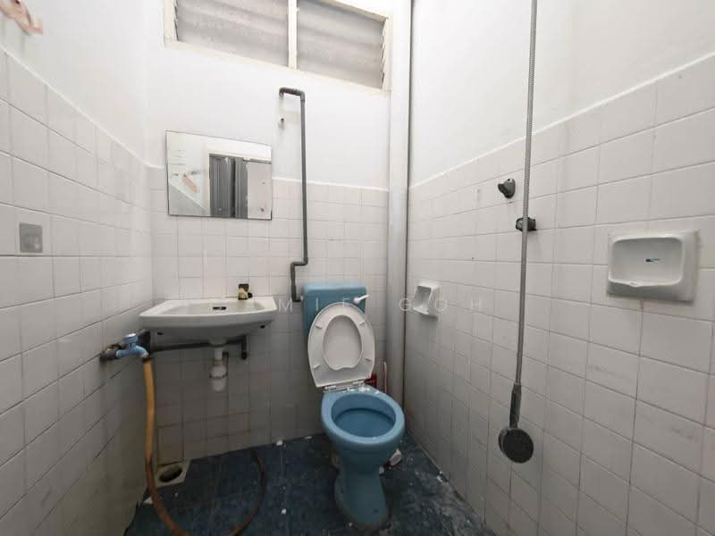 2-storey Terraced House for Sale in Taman Pantai Emas (Klebang) - Camie Goh - Bathroom - PropertyGuru.com.my