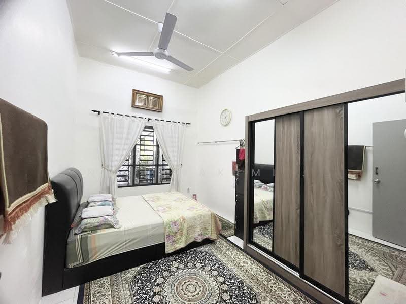 1-storey Terraced House for Sale in Taman Bentara (Telok Panglima Garang) - NUZULHAKIMI . - Bedroom - PropertyGuru.com.my