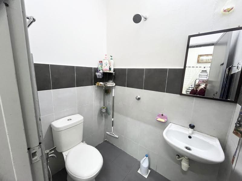 1-storey Terraced House for Sale in Taman Bentara (Telok Panglima Garang) - NUZULHAKIMI . - Bathroom - PropertyGuru.com.my
