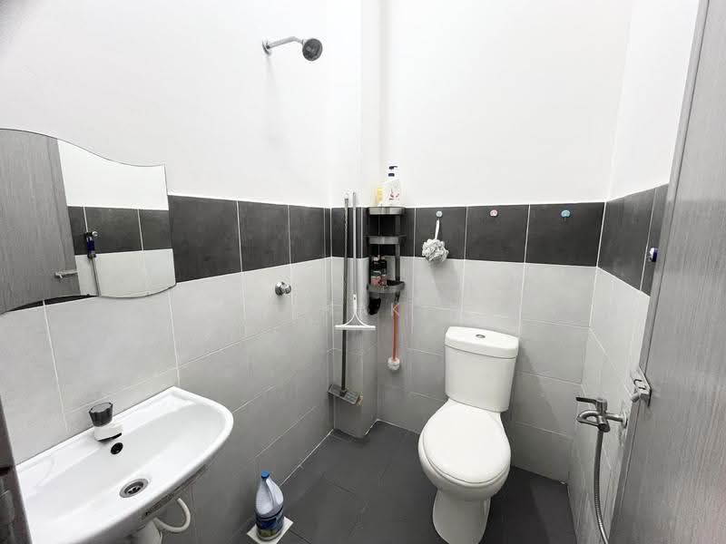 1-storey Terraced House for Sale in Taman Bentara (Telok Panglima Garang) - NUZULHAKIMI . - Bathroom - PropertyGuru.com.my